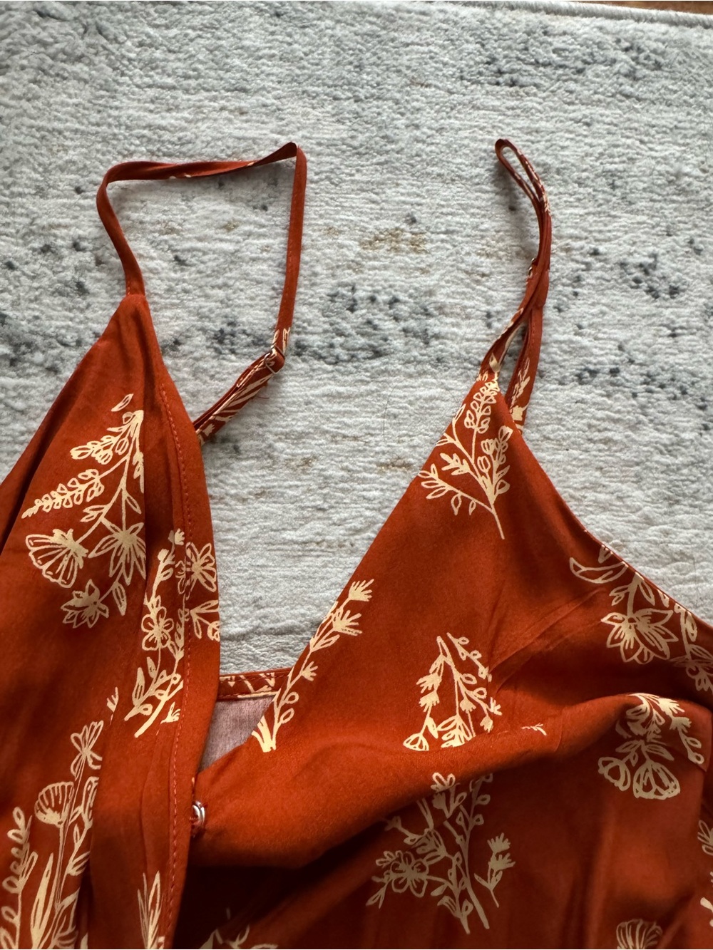 💕 🆕 Cupshe wrap mini dress in caramel brown and cream wildflowers print - Picture 9 of 14